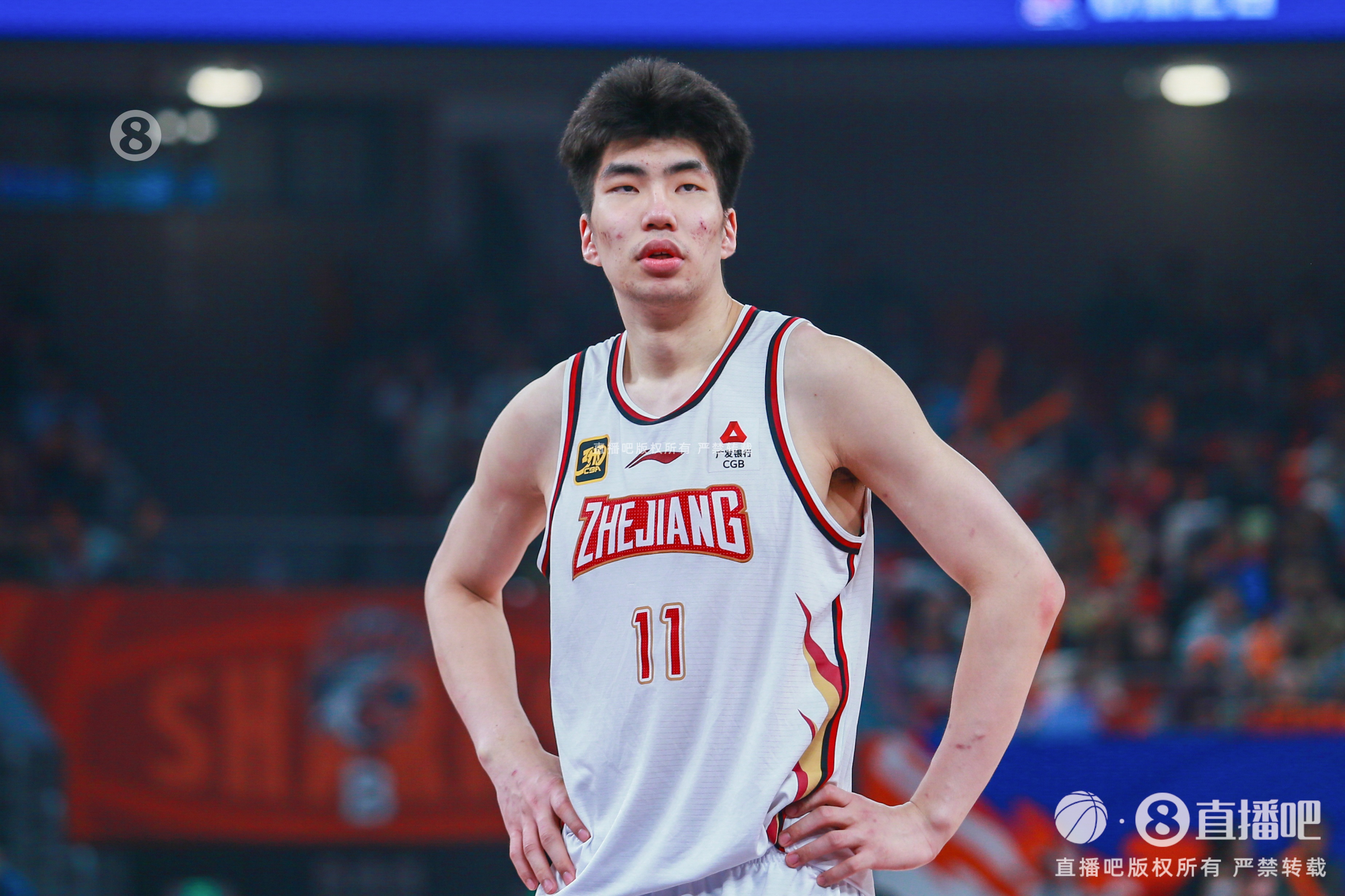 防守不力！余嘉豪10中6拿15分11板 多次被徐杰小打大&未防住徐昕